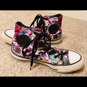 Women’s converse.